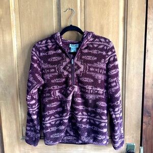 Women’s Ariat pullover size small. Mulberry brown/nostalgia rose color!